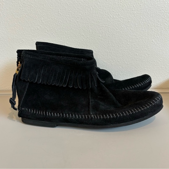 Minnetonka Shoes - MINNETONKA Black Short Top Moccasins Size 9
